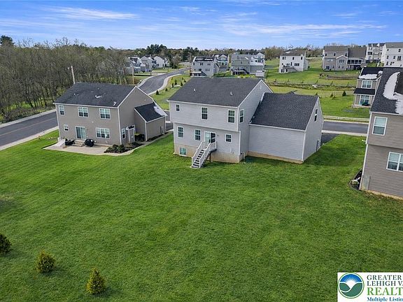 2nd image of 5037 Lilac Dr