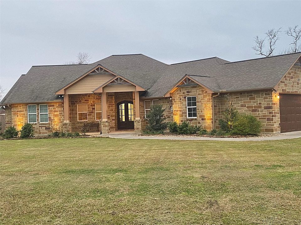 1st image of 221 Bay Oak