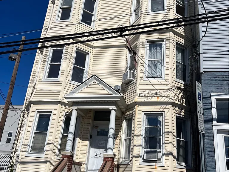 422 Saint Pauls Ave #1 — Photo 1
