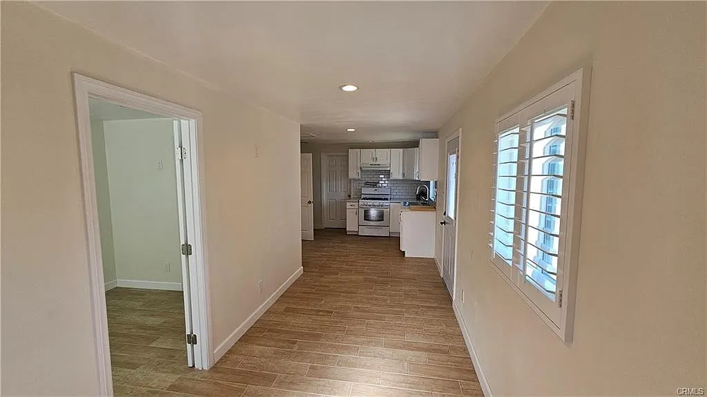 2 bed, 700 sqft, $2,295 — Photo 3