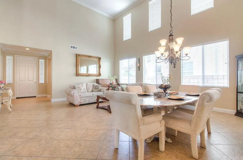 3 bed, 4600 sqft, $999 — Photo 4