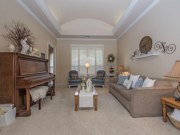 4th image of 2324 Brenton Dr