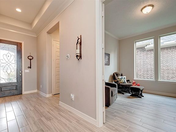 Spacious entry with office/study space and beautiful flooring!