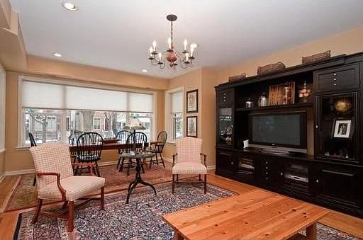 2nd image of 5046 N Wolcott Ave