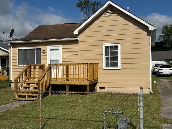 121 Dunn St, Sophia, WV 25921