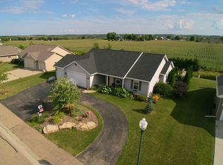W7047 Glen Valley Dr, Greenville, WI 54942