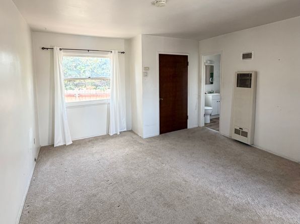 2535 E 18th St E APT C