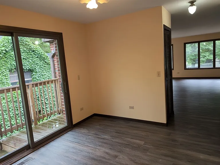 242 W Slade St — Photo 18