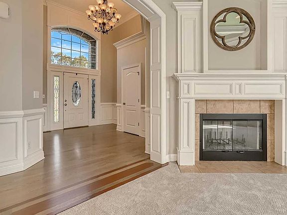 3rd image of 2318 Julianne Cir