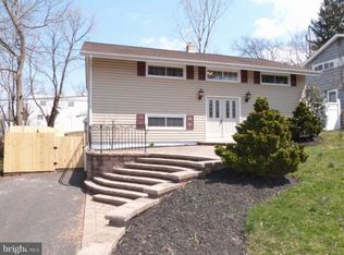 17 Abbeyview Ave, Willow Grove, PA 19090