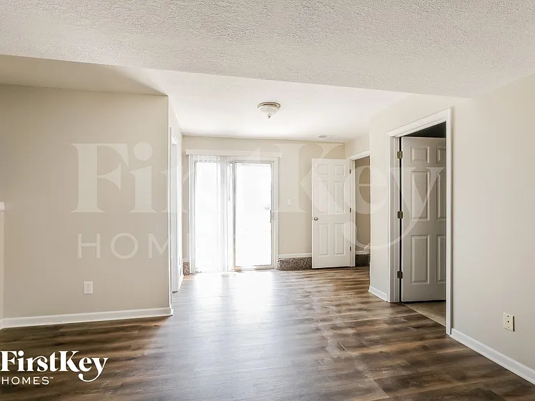 1603 Johnston Dr — Photo 7