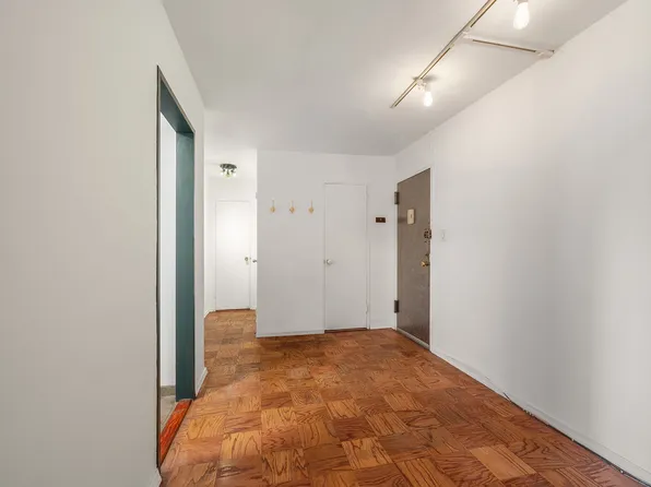 210 East Broadway image 5 of 9