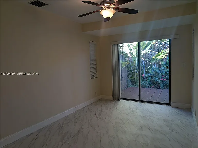 1104 NE 17th Ter #1-2 — Photo 3