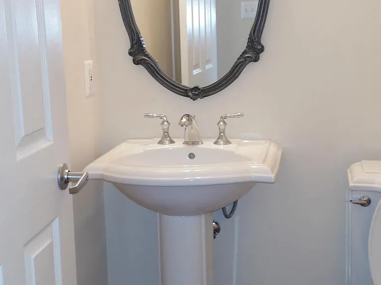 557 Cedar Spring St — Photo 7