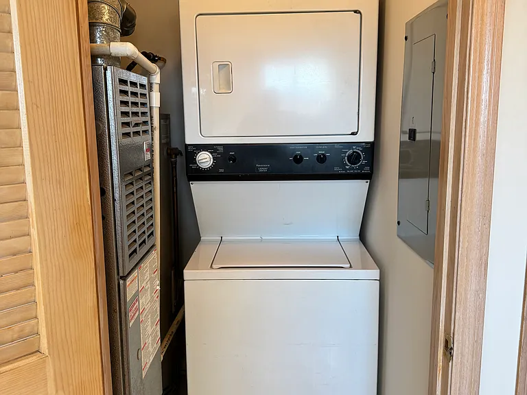 6472 N Northwest Hwy #303 — Photo 8