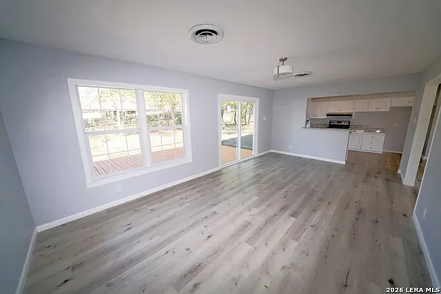 323 Stockton Dr — Photo 11