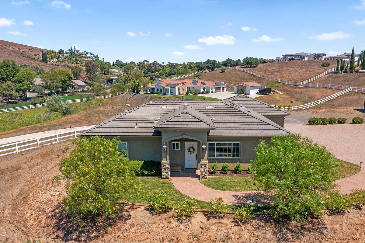 Building Photo - 27474 Sycamore Mesa Rd