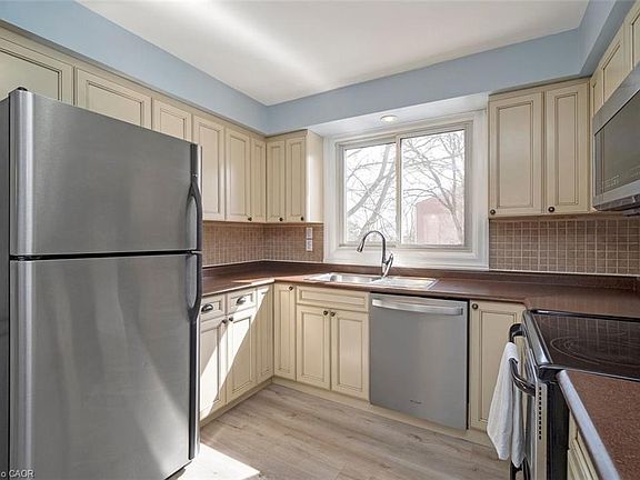 4th image of 121 Morgan Ave #7