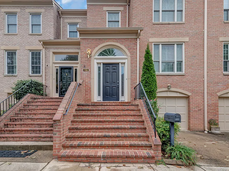 1427 McLean Mews Ct — Photo 26