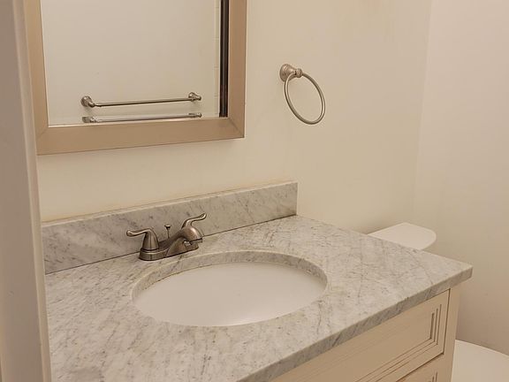 5th image of 648 W Waveland Ave #2