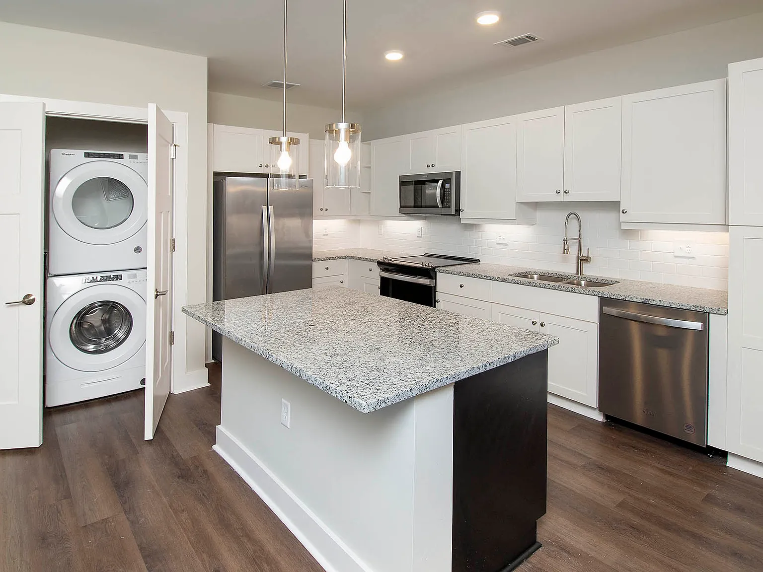 Second Avenue Apartments — Photo 2