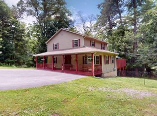 109 Squaw Hollow Trl, Dingmans Ferry, PA 18328