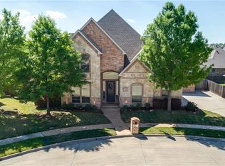 7905 Forest Point Ct, North Richland Hills, TX 76182