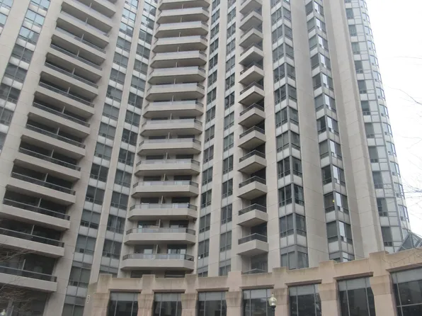 15 Northtown Way #1618, Toronto, ON M2N 7A2