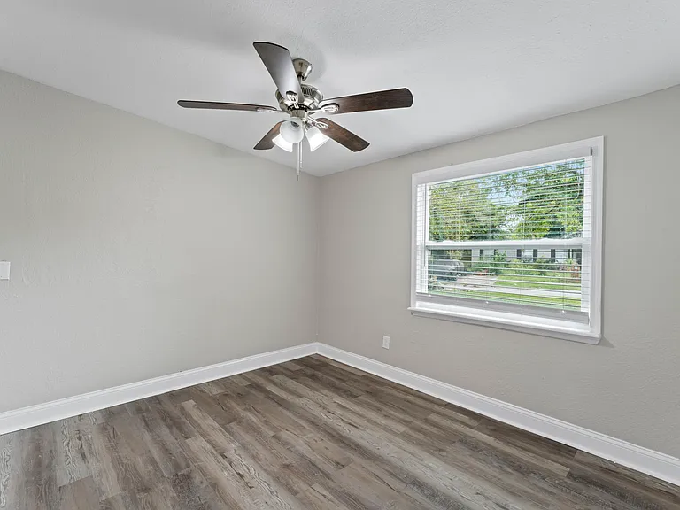 6109 Carnation Rd — Photo 2