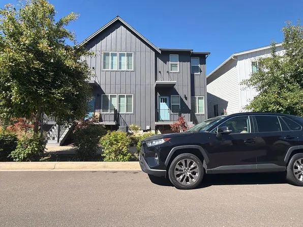 2013 Strong Rd SE, Salem, OR 97302