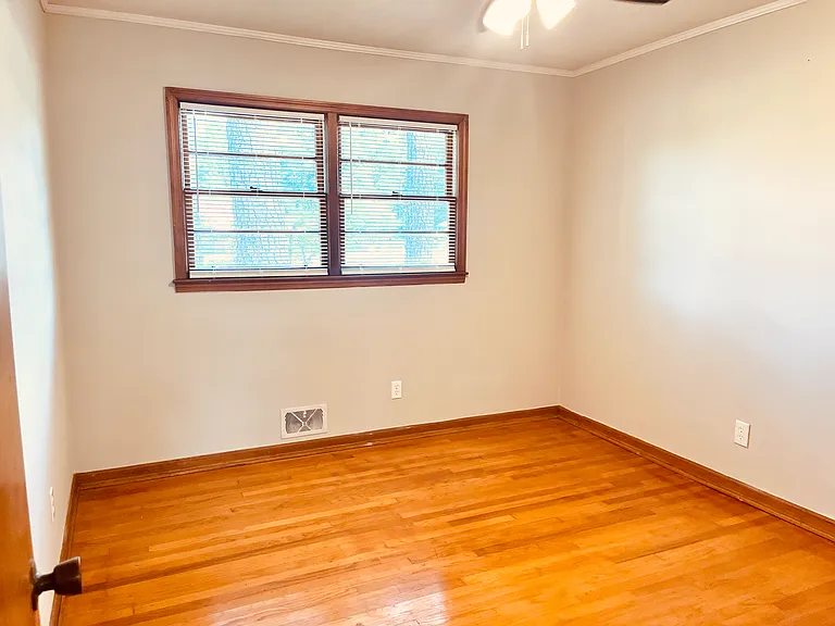 2417 Alandale Dr — Photo 28