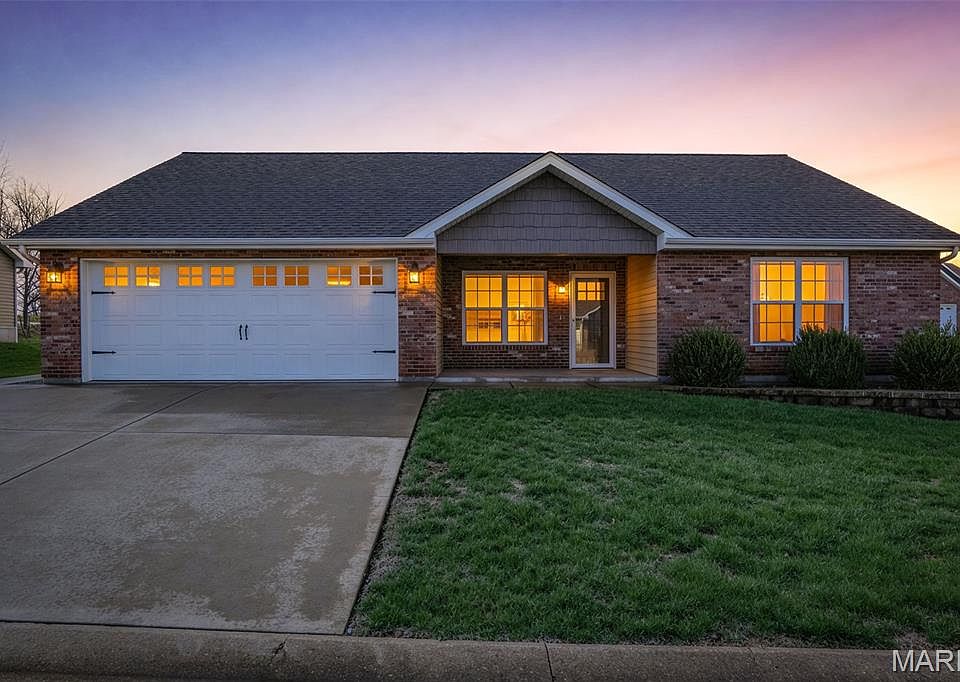 1st image of 70 Pecan Tree Ln