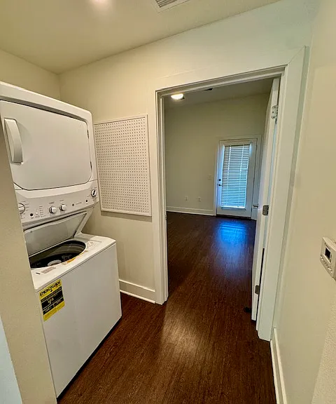 Little Emma Apartments — Photo 11