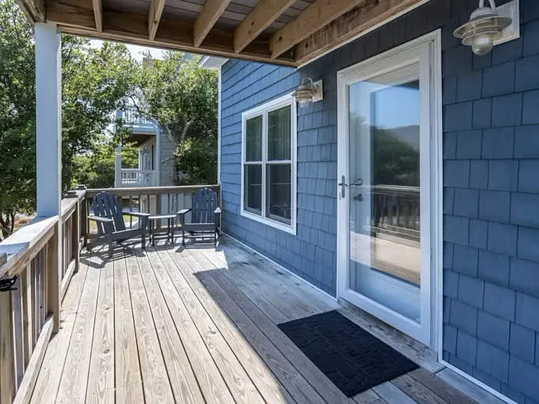 S Oak Dr — Photo 2