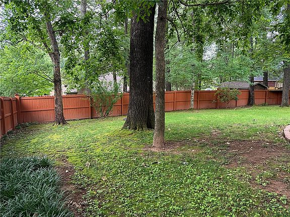 4th image of 2712 Taylor Dr