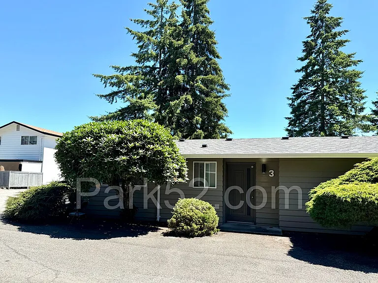 1442 Rainier Dr #3 — Photo 2