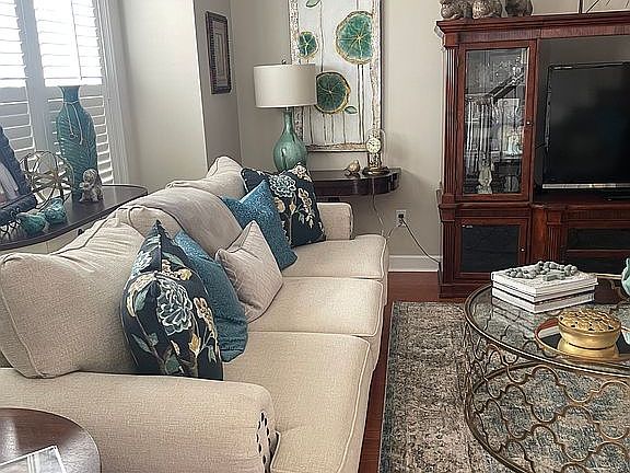 4th image of 607 S Wedgewood Rd