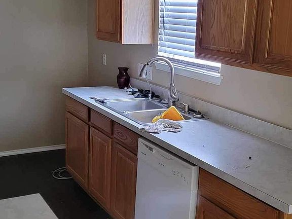 4th image of 428 Hillside Dr