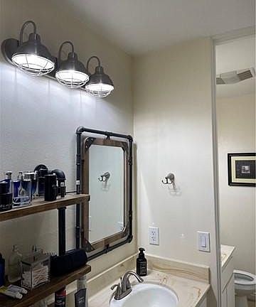 2nd image of 6526 Ocean Crest Dr #102