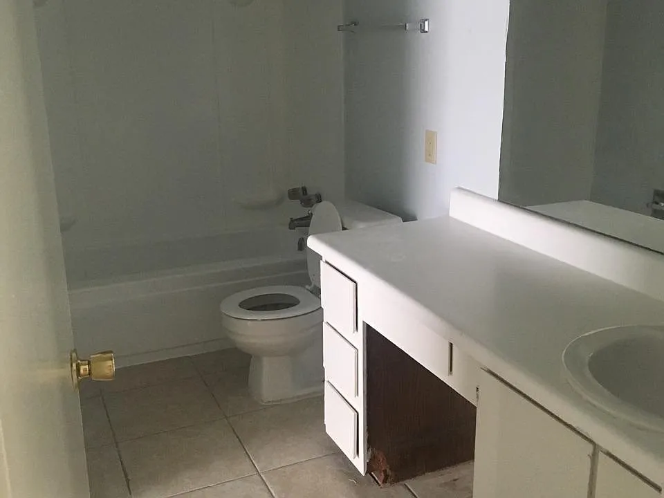 BIG BATHROOM