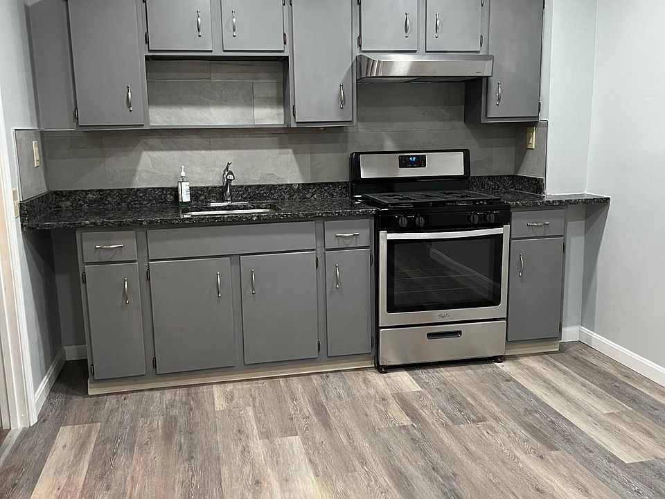 Eat-in kitchen