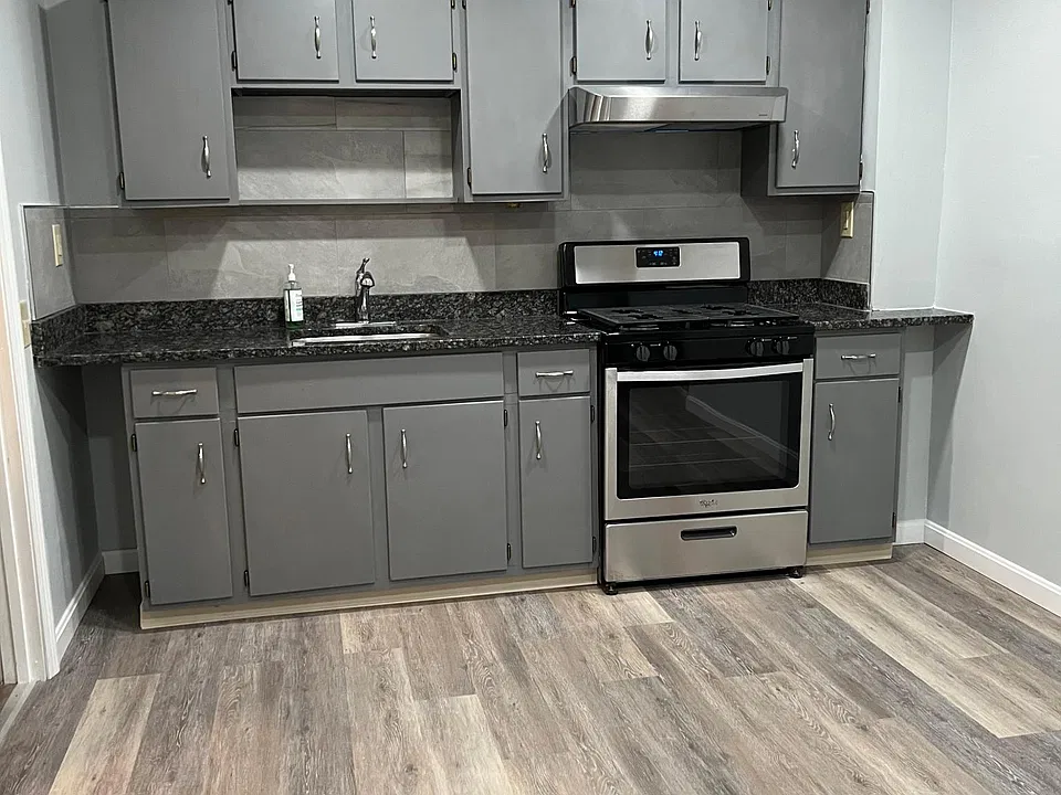 Eat-in kitchen