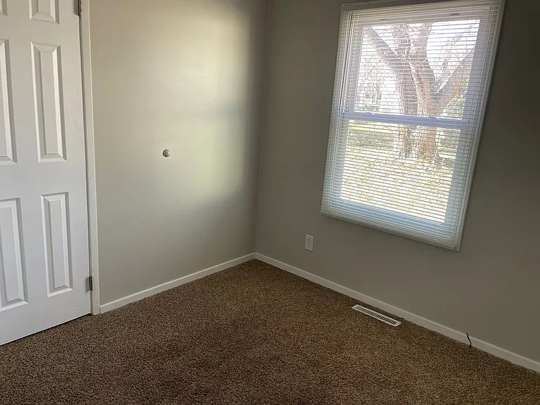 7504 Diane Ct — Photo 10
