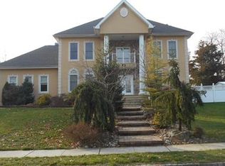 72 Valley Forge Dr, East Brunswick, NJ 08816