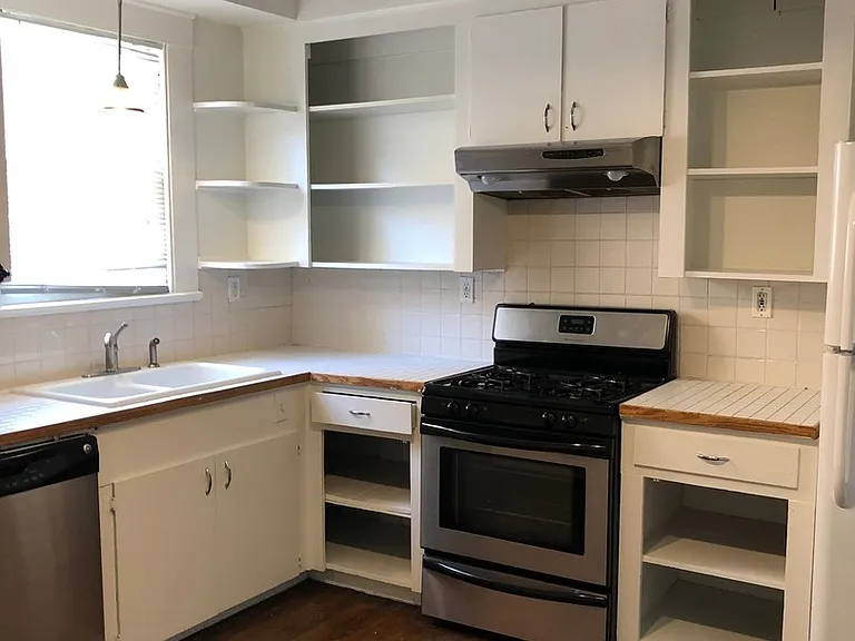 407 West 35th Street — Photo 7