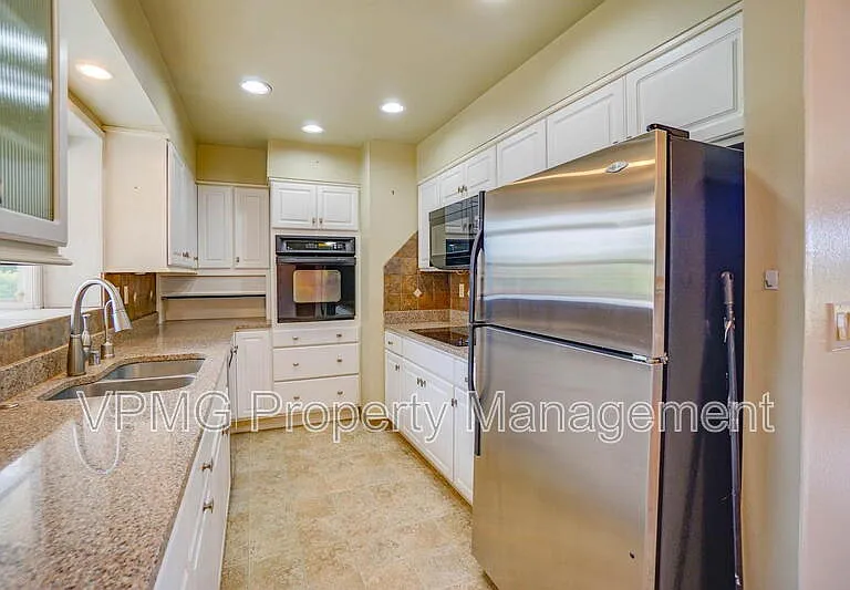 705 NE 94th Ave — Photo 13