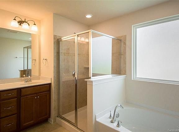 5th image of 2712 Sawbridge Ln