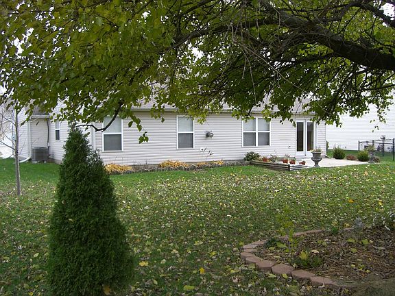 Nice landscaped yard