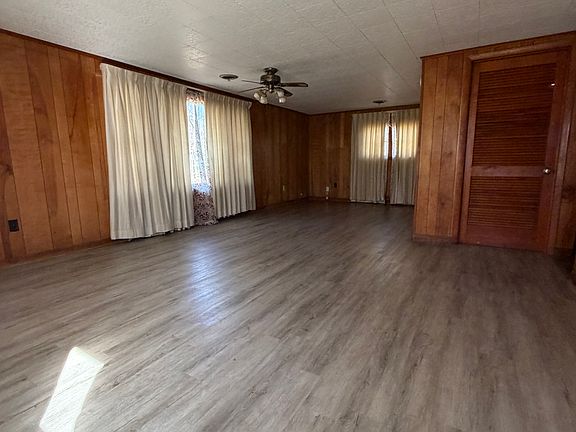 4th image of 4615 N Sunnyside St