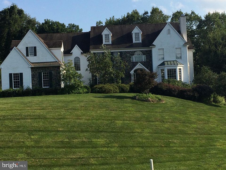 2nd image of 10 Wawaset Farm Ln